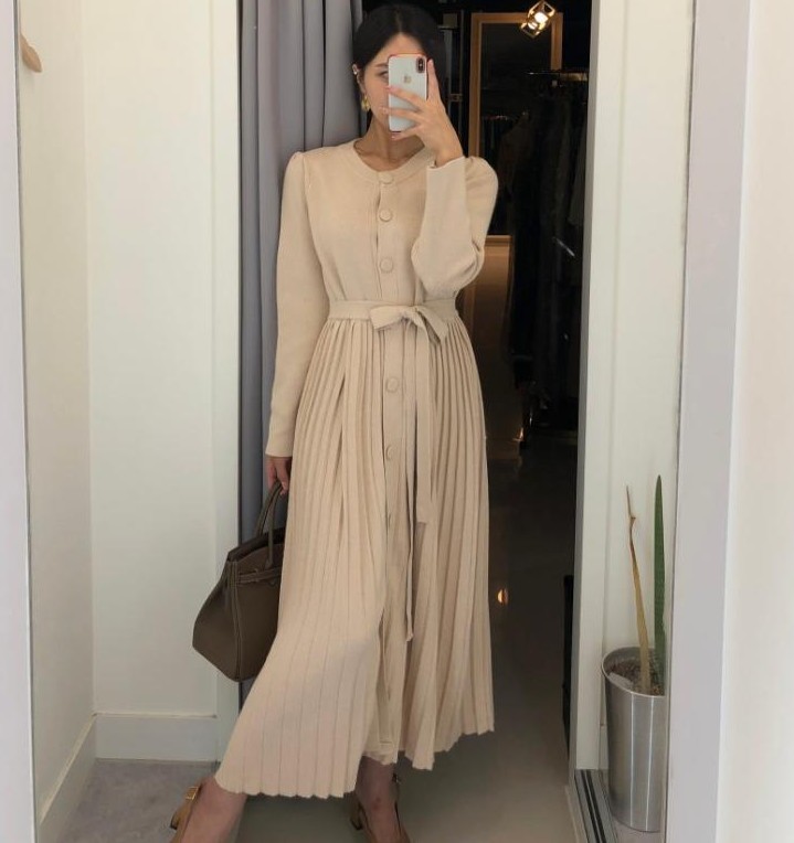 Autumn Winter Office Lady Solid Long Sleeve Knitting Dress With Belt Elegant Women O-Neck Button Pleated Dress 210518