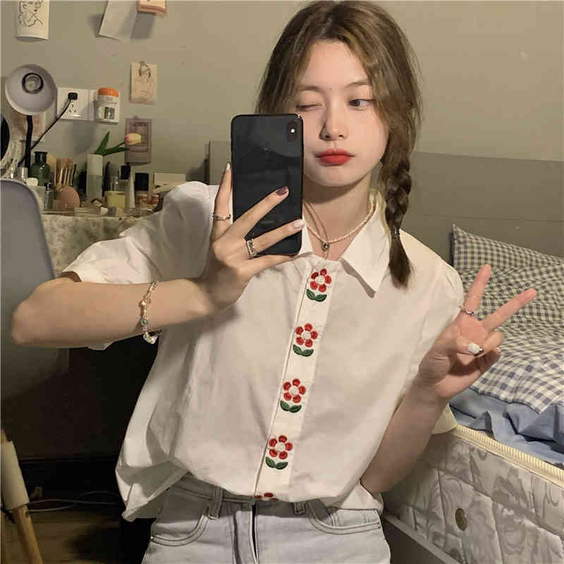 Korea Summer Women's lapel Blouse Sweet Embroidery Puff Short Sleeve Casual Shirt Female Fashion Clothes 210519
