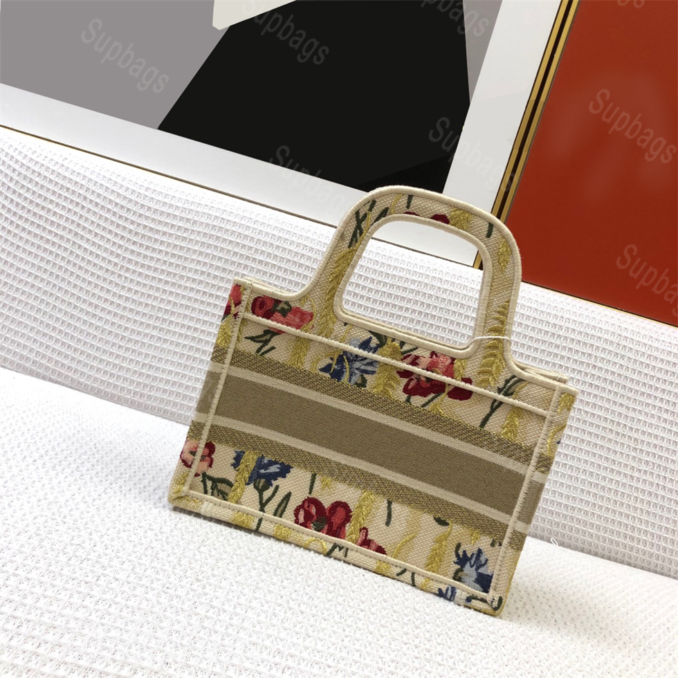 Fashion wedding dinner ladies tote bag luxury designer large-capacity one-shoulder messenger classic portable wallet embroidered pattern letter backpack D1, Accessories
Fashion wedding dinner ladies tote bag luxury designer large-capacity one-shoulder messenger classic portable wallet embroidered pattern letter backpack D1, Accessories