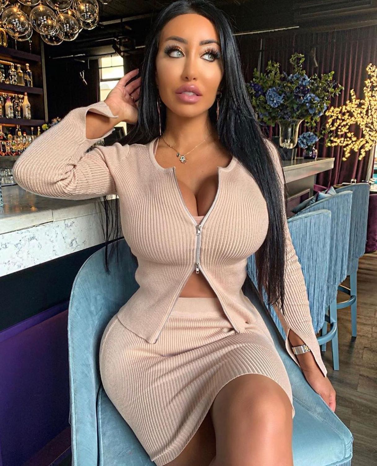 Two Piece Dress Summer' sexy casual women' round collar long sleeve zipper cardigan black pink green white tight skirt two suits
Two Piece Dress Summer' sexy casual women' round collar long sleeve zipper cardigan black pink green white tight skirt two suits
