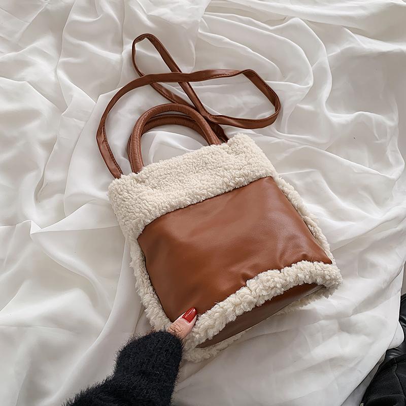 Evening Bags Small Plush Crossbody Bucket Bag For Women 2021 Winter Hit Brand Designer Luxury Soft Warm Girls Side Shoulder Handbags Totes, Black
Evening Bags Small Plush Crossbody Bucket Bag For Women 2021 Winter Hit Brand Designer Luxury Soft Warm Girls Side Shoulder Handbags Totes, Black