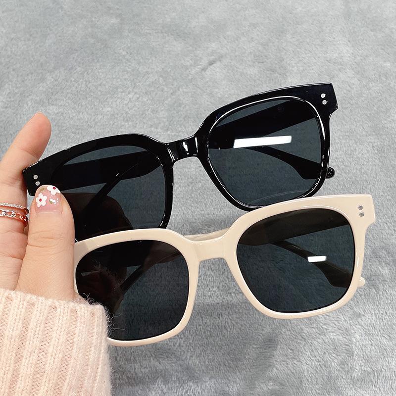 Sunglasses 2022 Vintage Square Men's Fashion Brand Designer Simplicity All Match Women Sun Glasses UV400 Trend Rivet Shades
Sunglasses 2022 Vintage Square Men's Fashion Brand Designer Simplicity All Match Women Sun Glasses UV400 Trend Rivet Shades