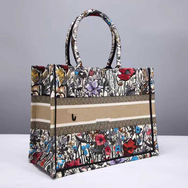 2021Designer Christians Handbags Women's Old Flower Book Tote Blue Print Embroidery Canvas Shopping Bag Trendy Large Size 36cm 41cm
2021Designer Christians Handbags Women's Old Flower Book Tote Blue Print Embroidery Canvas Shopping Bag Trendy Large Size 36cm 41cm