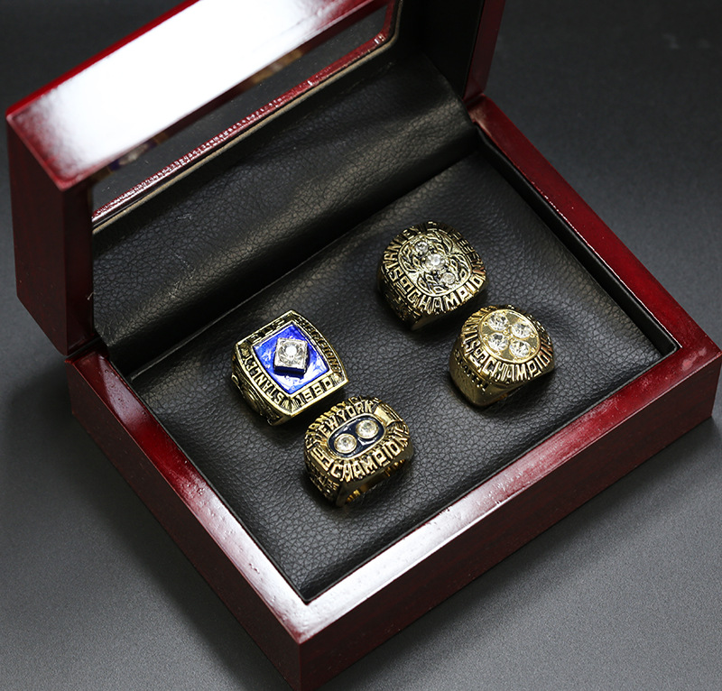 4pcs 1980 1981 1982 1983 New York Islanders Stanley Cup Champions Championship Ring With Wooden Box Case Souvenir Men Sport Fan Gift 2020
4pcs 1980 1981 1982 1983 New York Islanders Stanley Cup Champions Championship Ring With Wooden Box Case Souvenir Men Sport Fan Gift 2020