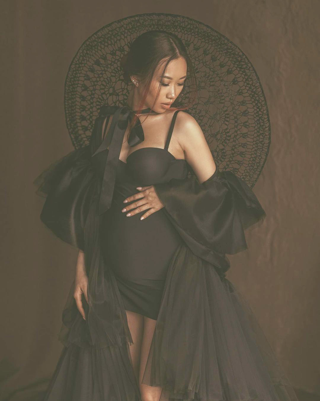 Fashion Pregnant Women Photoshoot Dress Sleepwear Black Tiered Ruffles Long Sleeve Party Evening Gown Bathrobe Nightdress