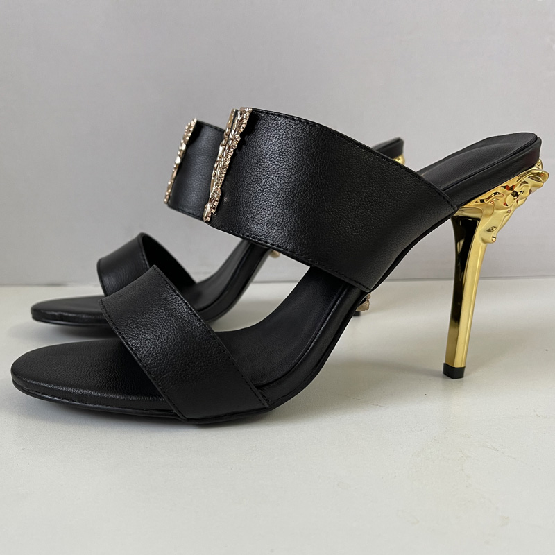 Luxury designer fashion shoes summer sandals high Block heel open toe party woman pump large size35-42, Size run small
Luxury designer fashion shoes summer sandals high Block heel open toe party woman pump large size35-42, Size run small