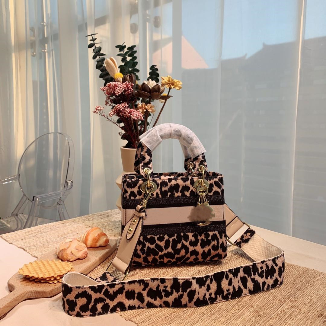Leopard grain Luxury brand exclusive custom bag package elegant texture wen wan senior design bags artistic letters Fashion Totes Style rest
Leopard grain Luxury brand exclusive custom bag package elegant texture wen wan senior design bags artistic letters Fashion Totes Style rest