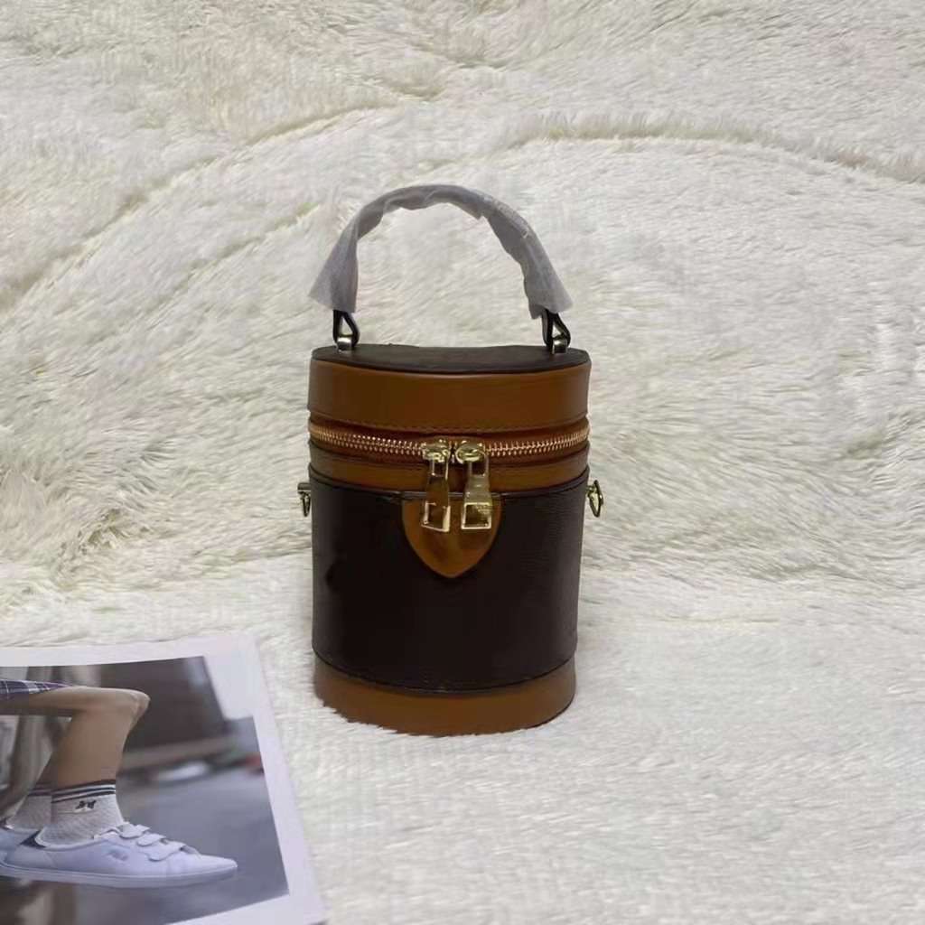 2021 New fashion printed horizontal body bag rice bucket box cosmetic bag trend, 2/5000 color matching
2021 New fashion printed horizontal body bag rice bucket box cosmetic bag trend, 2/5000 color matching
