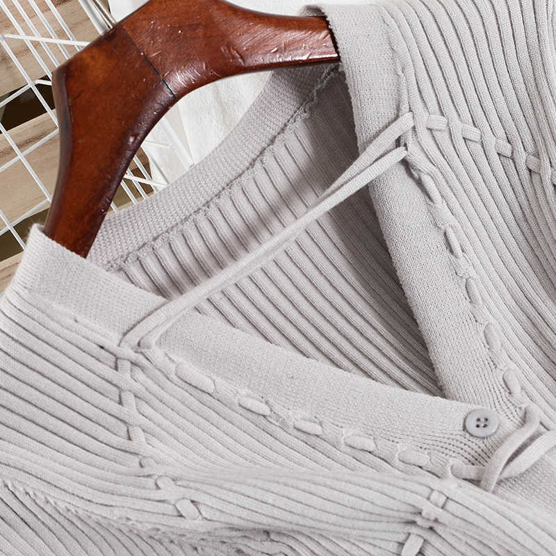 DEAT Women Sexy Bottomed Knitted Dress Long Sleeve V-neck Single Breasted Buttocks Fashion Spring Autumn MZ978 210709