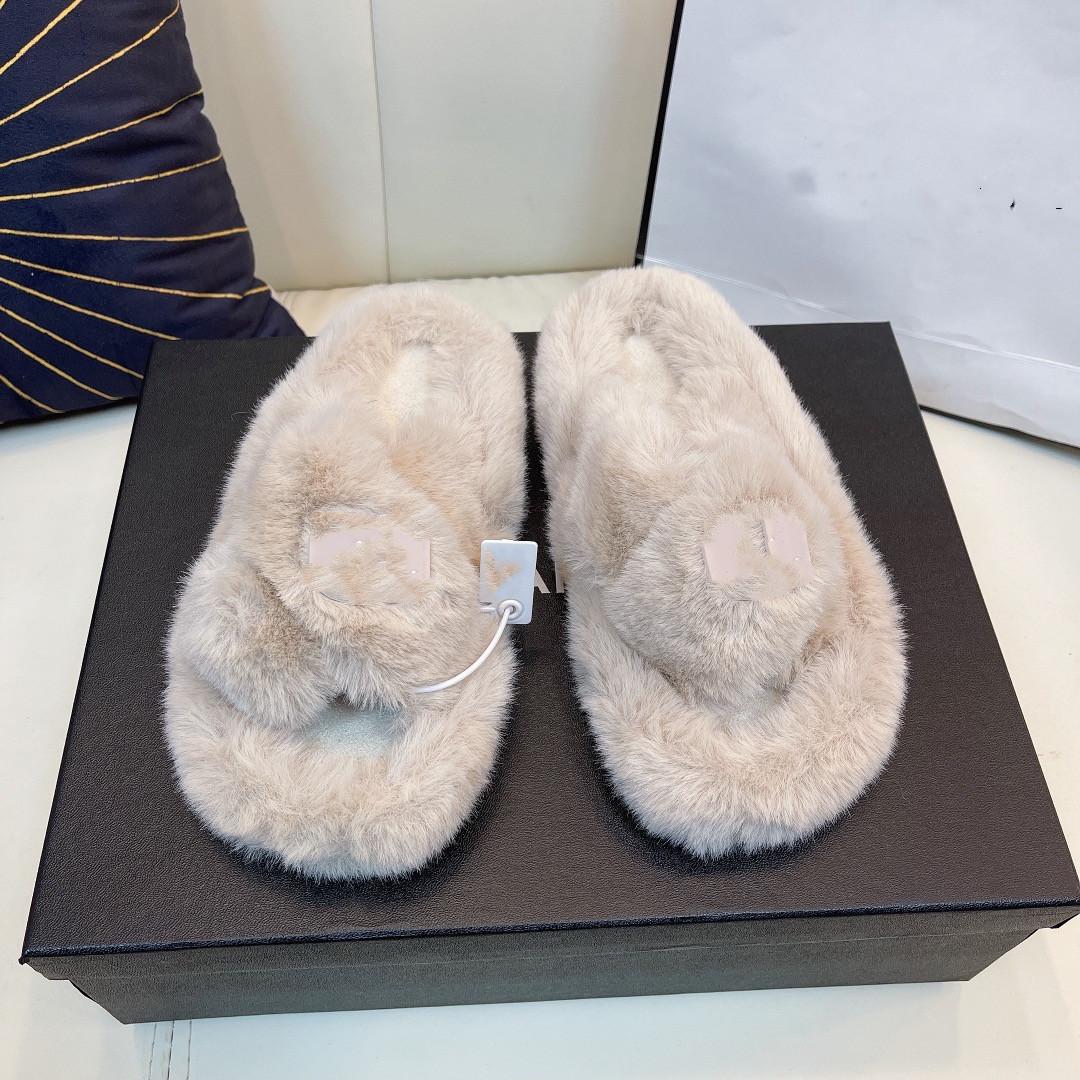 2022 fur slippers designer womens winter shoes canvas wool slipper cross scuffs Comfortable and soft velvet princetown with box size 35-40, Black
2022 fur slippers designer womens winter shoes canvas wool slipper cross scuffs Comfortable and soft velvet princetown with box size 35-40, Black