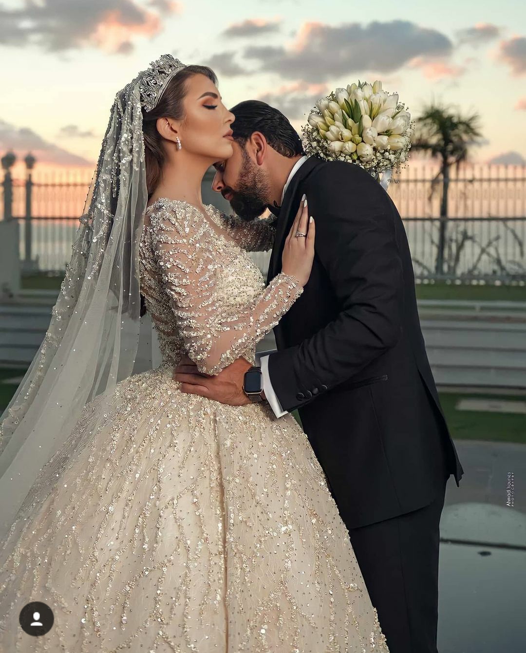 Arabic Stunning Sequined Wedding Dresses Long Sleeves Bridal Gowns Plus Size V Neck Illusion vestido de novia