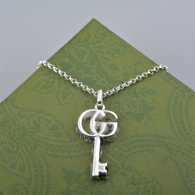 72% OFF designer jewelry Gujia double g key necklace made of old Thai silver letter carved pattern pendant couple's clavicle chain
72% OFF designer jewelry Gujia double g key necklace made of old Thai silver letter carved pattern pendant couple's clavicle chain