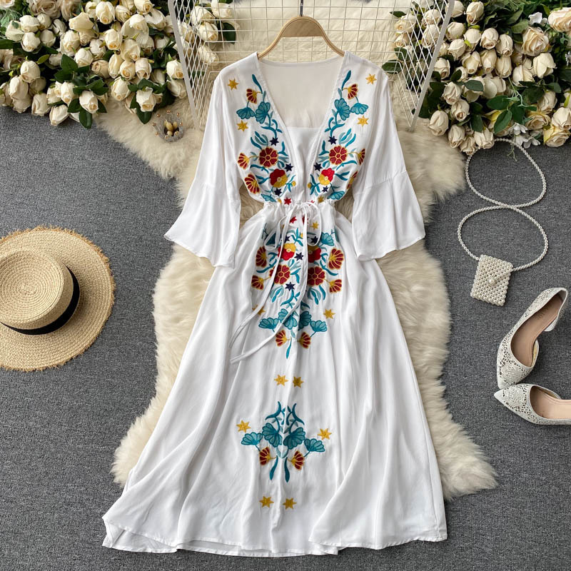 Spring Korean Bohemian Vacation Midi Dress Retro Embroidery Flower Dress Women Chic Flared Sleeve V Neck A-line Dress 210521