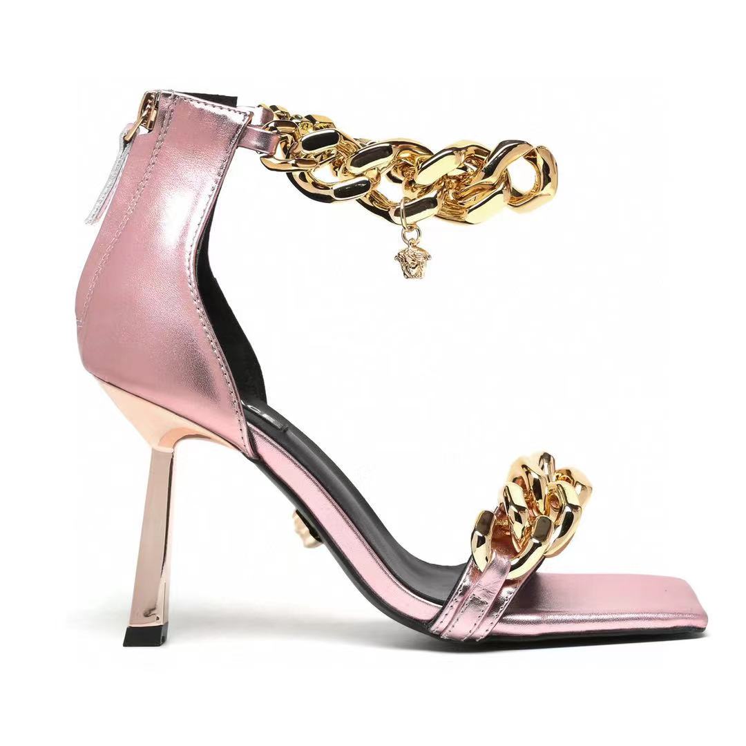 2021 fashion Dress shoes ladies high heels exquisite and comfortable strap women letters short boots leather material size 35-42, Black
2021 fashion Dress shoes ladies high heels exquisite and comfortable strap women letters short boots leather material size 35-42, Black