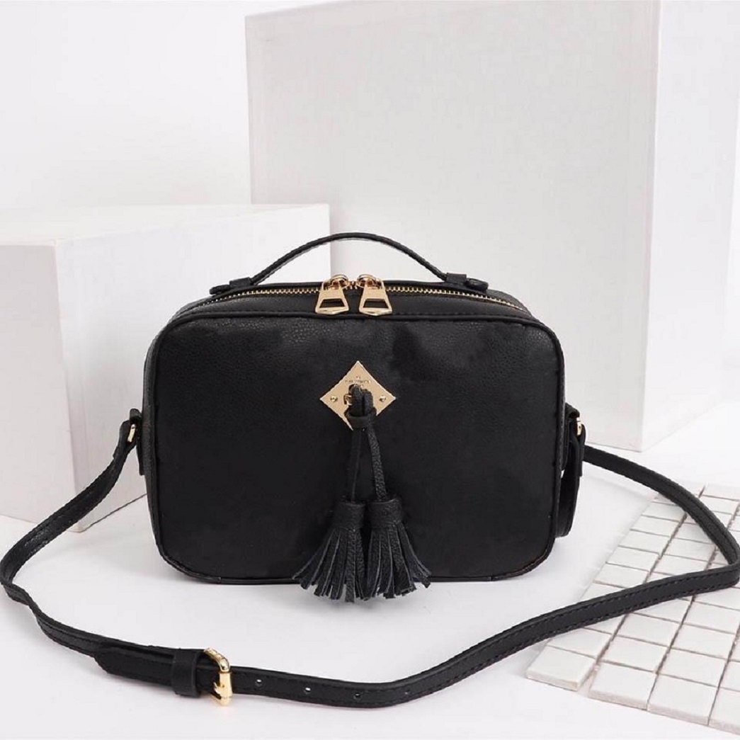 High quality luxury designer shoulder bags classic leather handbag ladies embossed fashion bag three colors Size: 22x16x8cm 44593
High quality luxury designer shoulder bags classic leather handbag ladies embossed fashion bag three colors Size: 22x16x8cm 44593