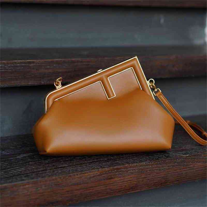 Handbags Fend Women Luxurys Designer Bag 2021 First Series Metal Wrapped Dinner Bag Handbag Single Shoulder Messenger Bag 2GK7
Handbags Fend Women Luxurys Designer Bag 2021 First Series Metal Wrapped Dinner Bag Handbag Single Shoulder Messenger Bag 2GK7
