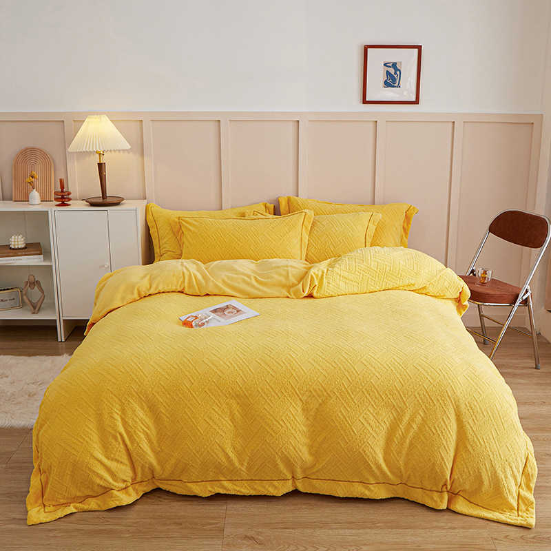 Autumn and winter new double-sided milk velvet quilt cover flannel coral velvet four piece set thickened bed antistatic washable, White
Autumn and winter new double-sided milk velvet quilt cover flannel coral velvet four piece set thickened bed antistatic washable, White