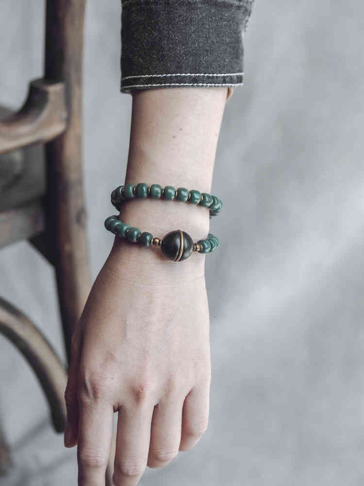 flower green yin skin bodhi root hand string male simple personality black sandalwood inlaid copper wire versatile bracelet, Golden;silver
flower green yin skin bodhi root hand string male simple personality black sandalwood inlaid copper wire versatile bracelet, Golden;silver