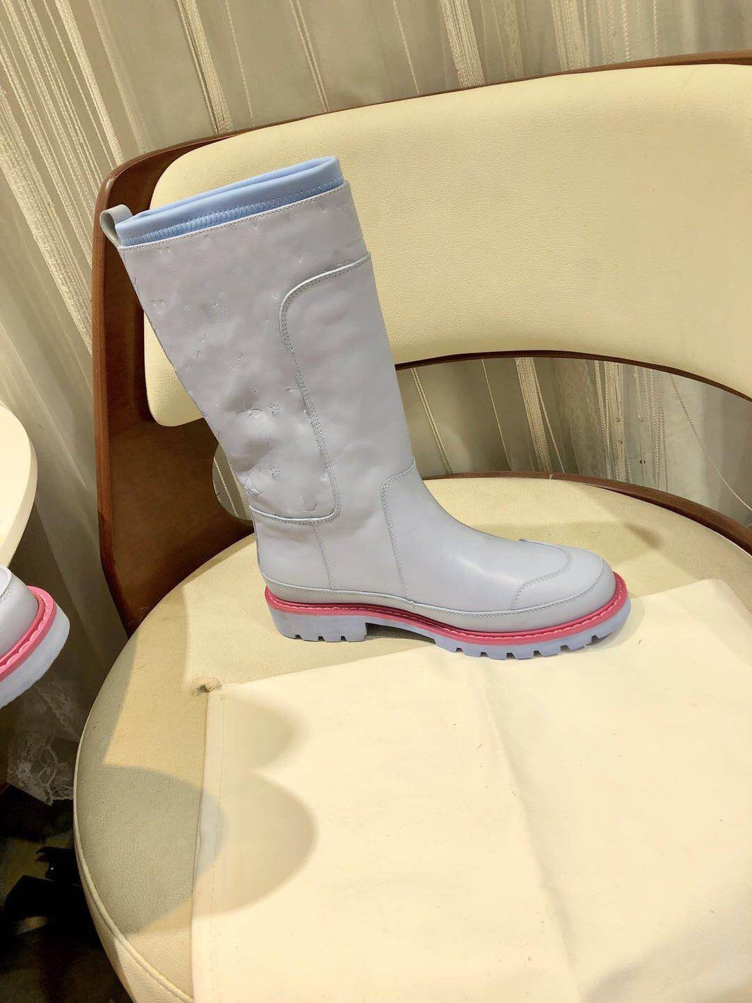 Quality fashion British women's boots 2021 autumn rain boot girls comfortable and versatile breathable leather cowboy booties high quality, Grey blue
Quality fashion British women's boots 2021 autumn rain boot girls comfortable and versatile breathable leather cowboy booties high quality, Grey blue