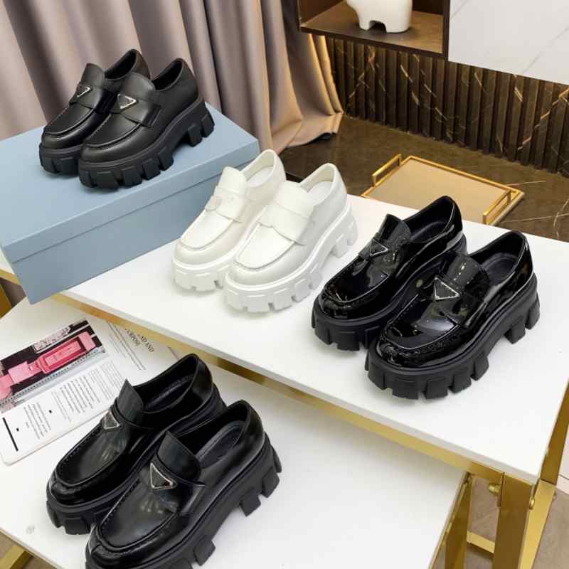Shiny leather loafers Geometric shape logo Thick bottom lace Gear outsole mules Increase, Black
Shiny leather loafers Geometric shape logo Thick bottom lace Gear outsole mules Increase, Black