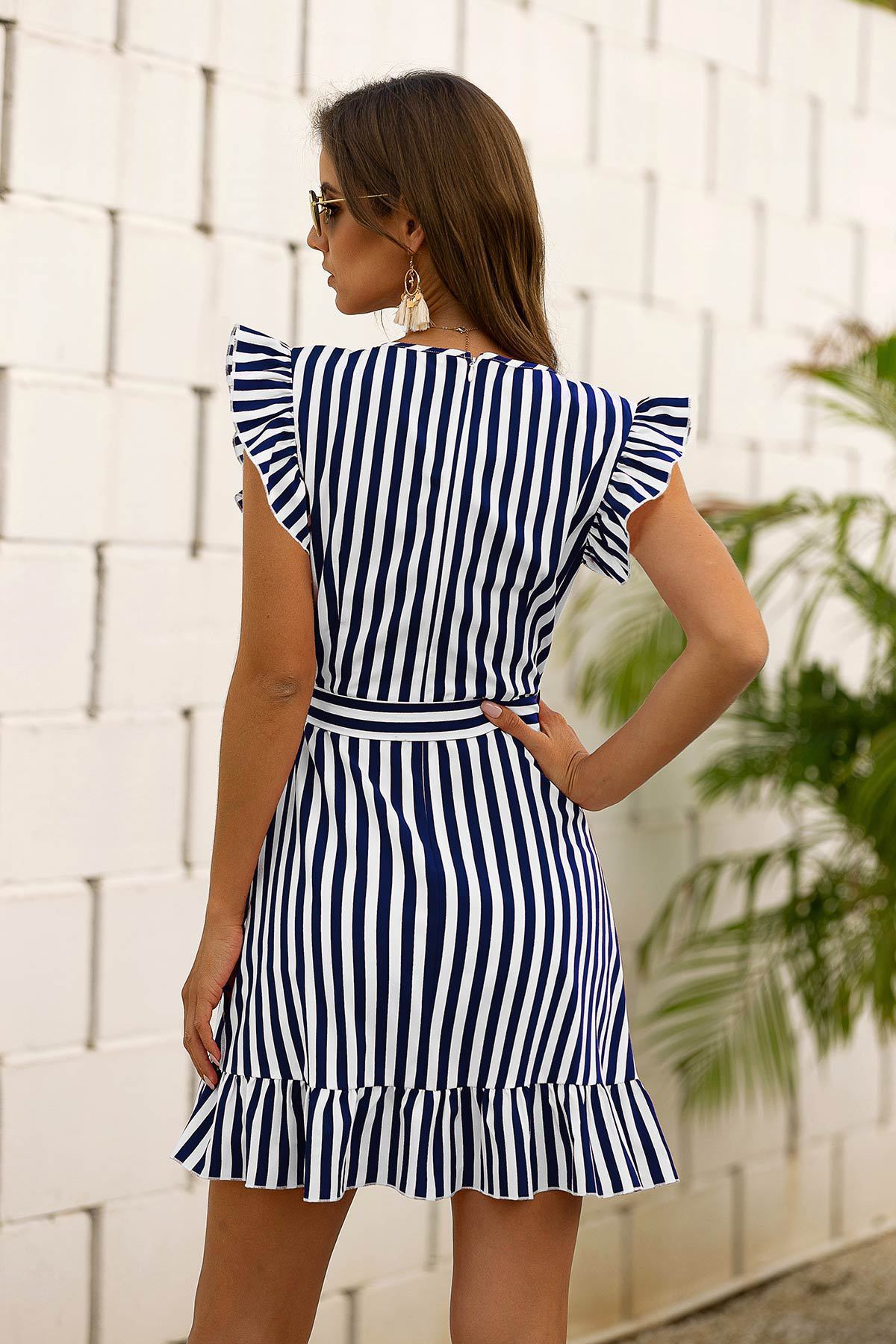 2021summer women ruffled dress bohemian ethnic dress o-neck belt slim dress elegant striped female irregular hem, Black;gray
2021summer women ruffled dress bohemian ethnic dress o-neck belt slim dress elegant striped female irregular hem, Black;gray