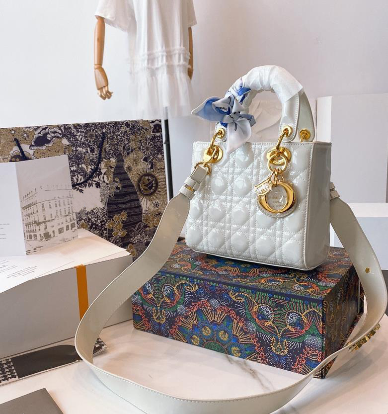 20cm 5colors With Box Fashion Women Bags D Brand Luxury Bag Cannage Genuine Leather Shoulder Handbag High Quality Designer Ladies Crossbody
20cm 5colors With Box Fashion Women Bags D Brand Luxury Bag Cannage Genuine Leather Shoulder Handbag High Quality Designer Ladies Crossbody