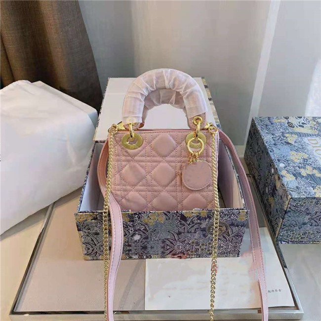 Counter limited edition bag 2021 Designers Womens Handbags Purses exquisite workmanship five colors to choose from fashionable high-end Bagssize 17cm8cm15cm, Red
Counter limited edition bag 2021 Designers Womens Handbags Purses exquisite workmanship five colors to choose from fashionable high-end Bagssize 17cm8cm15cm, Red