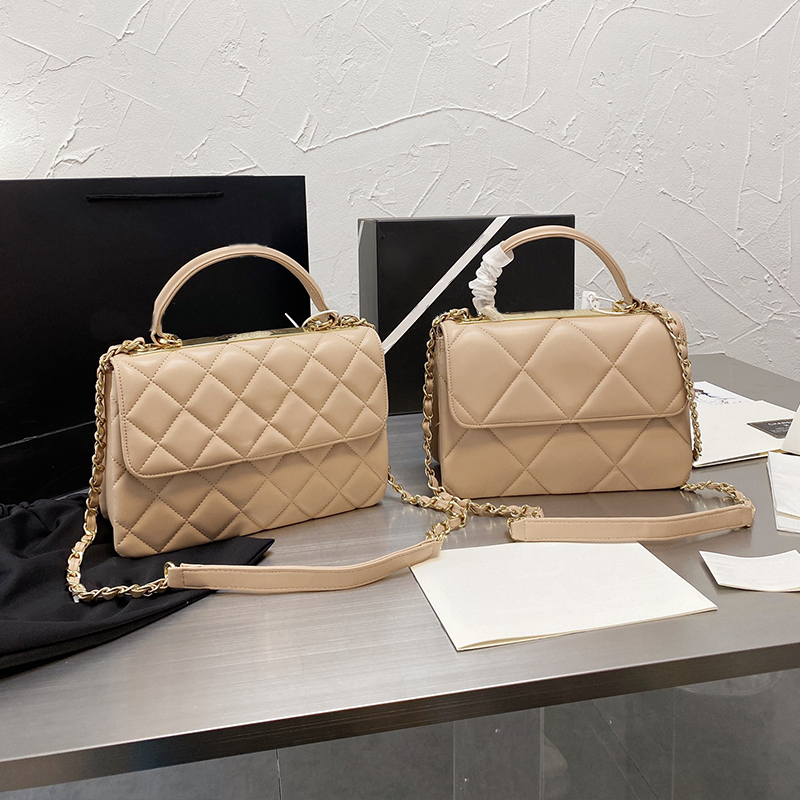 Women Luxurys Designers Bags 2021 One-shoulder handbags Shoulder cross-body carry-on woven leather straps hardware logo iconic diamond pattern 2 sizes 8 colors, White size: 25 life
Women Luxurys Designers Bags 2021 One-shoulder handbags Shoulder cross-body carry-on woven leather straps hardware logo iconic diamond pattern 2 sizes 8 colors, White size: 25 life
