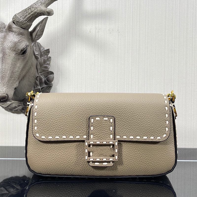 Messenger Bag Plain Crossbody Purse Handbag Women Flap Shoulder Bags Fashion High Quality Real Leather Hand Sewing Hardware Letter Accessories, Black
Messenger Bag Plain Crossbody Purse Handbag Women Flap Shoulder Bags Fashion High Quality Real Leather Hand Sewing Hardware Letter Accessories, Black