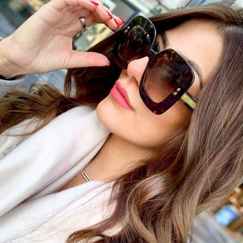 sunglasses Fashionable sun frames Designer Women Square Fashion Oversized Famous Sunglasses Design Vintage Rivet Frame CP Metal Leg Sun Glas, Black
sunglasses Fashionable sun frames Designer Women Square Fashion Oversized Famous Sunglasses Design Vintage Rivet Frame CP Metal Leg Sun Glas, Black