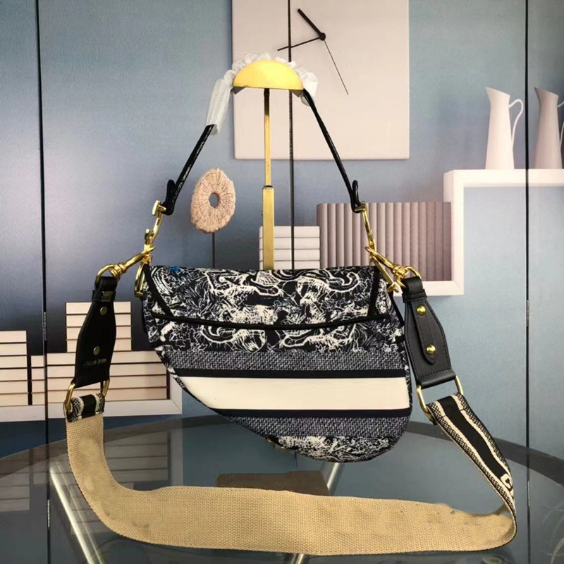 2021 Leather saddle ladies bags retro high quality messenger handbag star celebrity inspiration embroidery shoulder bag Crossbo, Blue d
2021 Leather saddle ladies bags retro high quality messenger handbag star celebrity inspiration embroidery shoulder bag Crossbo, Blue d