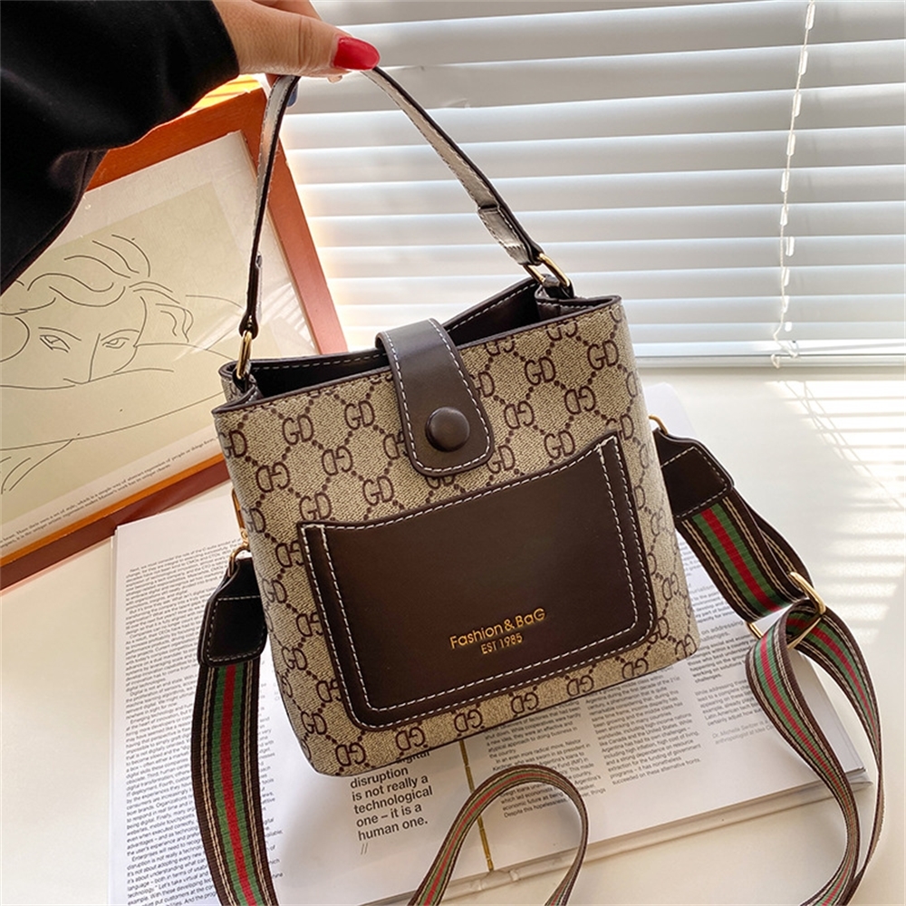 85% online store Bag women's bag 2022 new one Shoulder Messenger Fashion Korean small square classic old flower complex texture hand Sales, Gd brown
85% online store Bag women's bag 2022 new one Shoulder Messenger Fashion Korean small square classic old flower complex texture hand Sales, Gd brown