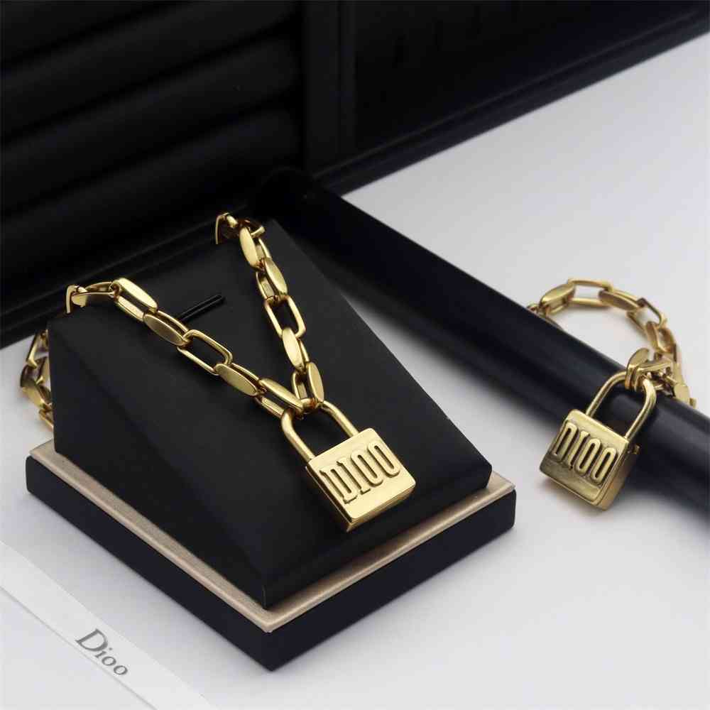 D family neck necklace female Dijia net red exaggerated hip hop chain small lock Bracelet, Black
D family neck necklace female Dijia net red exaggerated hip hop chain small lock Bracelet, Black