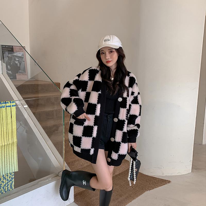 Women's Fur & Faux Women 2022 Winter Fashion Genuine Wool Warm Jackets Female Real Sheep Shearing Coats Ladies V-neck Loose Plaid Overcoats, Black
Women's Fur & Faux Women 2022 Winter Fashion Genuine Wool Warm Jackets Female Real Sheep Shearing Coats Ladies V-neck Loose Plaid Overcoats, Black