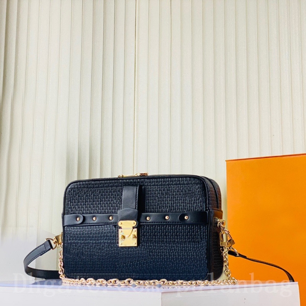 Womens Classic squarish shape Plaid Genuine leather camera bag Handbag purse Lady designer Cross body chain lock shoulder bags fashion women clutch Handbags, Red
Womens Classic squarish shape Plaid Genuine leather camera bag Handbag purse Lady designer Cross body chain lock shoulder bags fashion women clutch Handbags, Red