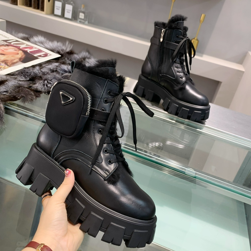 High-quality designer boots fur-in-one warm short boot calfskin zipper design military desert combat shoes women's detachable bag, outdoor belt box, Red
High-quality designer boots fur-in-one warm short boot calfskin zipper design military desert combat shoes women's detachable bag, outdoor belt box, Red
