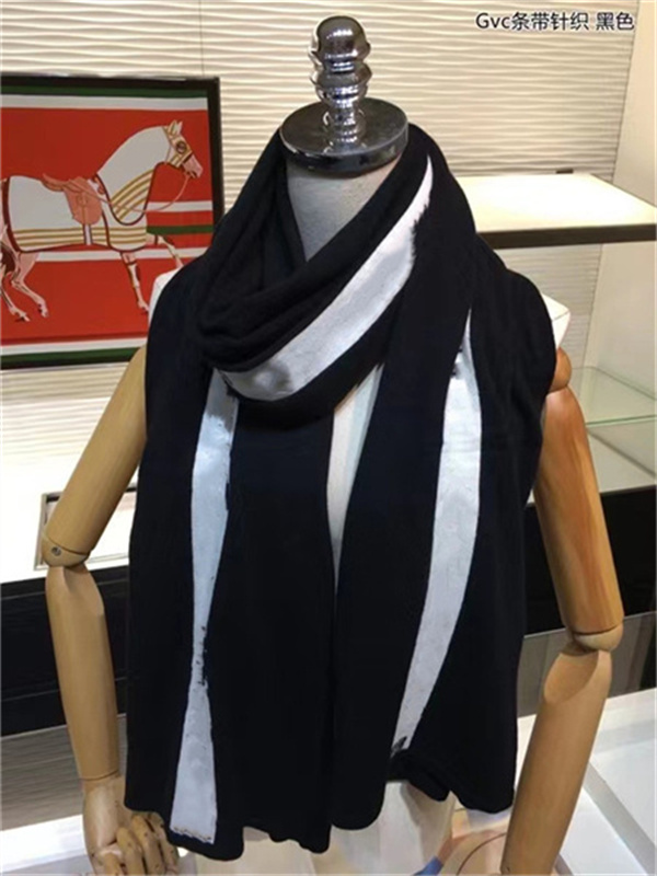 Top Luxury Scarf Cashmere and Silk Blending Fashion Colors Pashmina Winter Warm Brand Designer Letter Shawl Classic Pattern Long 190cm
Top Luxury Scarf Cashmere and Silk Blending Fashion Colors Pashmina Winter Warm Brand Designer Letter Shawl Classic Pattern Long 190cm