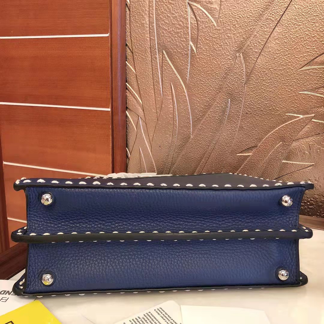 New style The leather is printed in a large heart shape women bags Slide chain straps with leather shoulder pads M50282 graceful
New style The leather is printed in a large heart shape women bags Slide chain straps with leather shoulder pads M50282 graceful