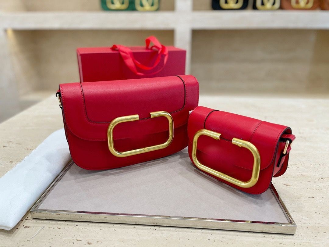 2021 Fashion Designer Corssbody Bag Purse Handbag Shoulder Bag Genuine Leather Artwork Large V Hardware Women Flip Purse Five Color
2021 Fashion Designer Corssbody Bag Purse Handbag Shoulder Bag Genuine Leather Artwork Large V Hardware Women Flip Purse Five Color