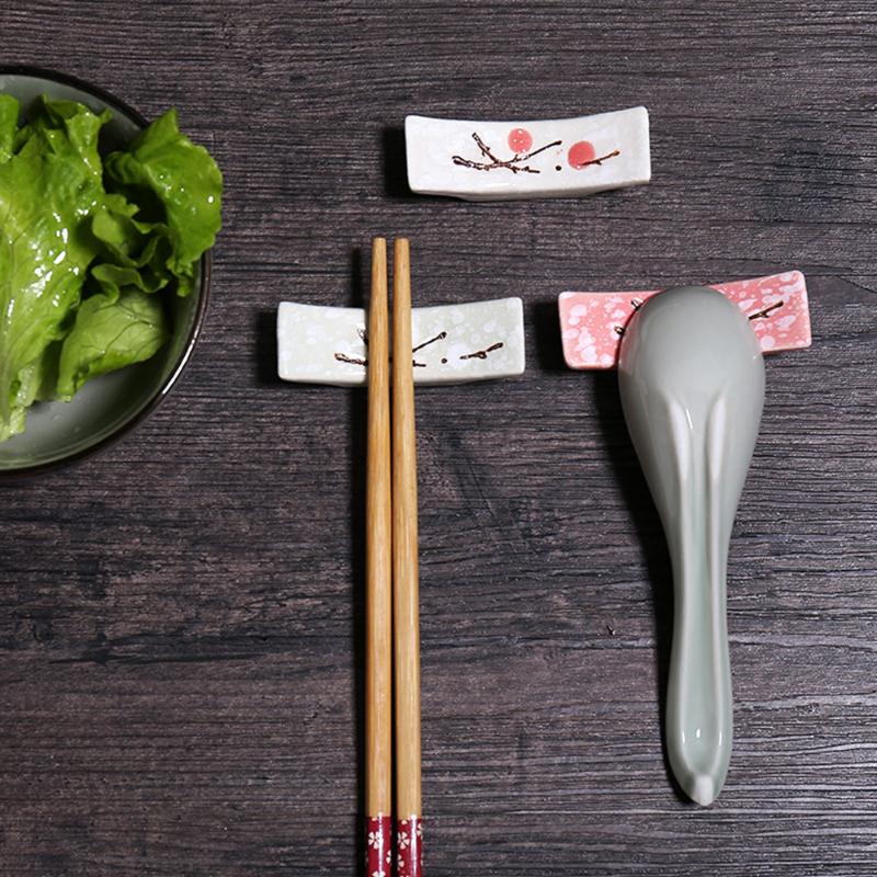 1pc Japanese Style Ceramic Snowflake Design Chopsticks Holder Eco Friendly Home Kitchen Chopstick Rest Stand Care Gadget
1pc Japanese Style Ceramic Snowflake Design Chopsticks Holder Eco Friendly Home Kitchen Chopstick Rest Stand Care Gadget