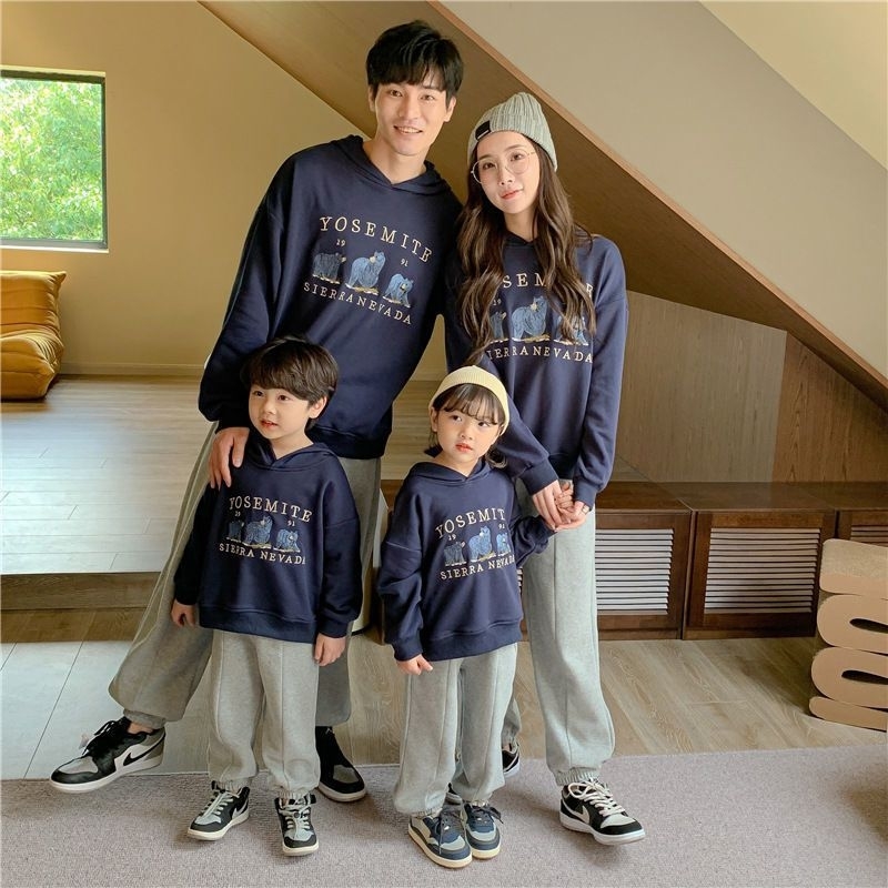 Parent-child parent-child clothing a family of three or four hooded sweaters autumn and winter 2021 new heavy, Grey matching pants
Parent-child parent-child clothing a family of three or four hooded sweaters autumn and winter 2021 new heavy, Grey matching pants