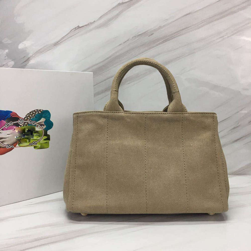 7A+ Canvas escale billetera de diseñador book tote beach pear boite Letter Thread Khaki crossbody bag famous name fashion handbag, Blue
7A+ Canvas escale billetera de diseñador book tote beach pear boite Letter Thread Khaki crossbody bag famous name fashion handbag, Blue