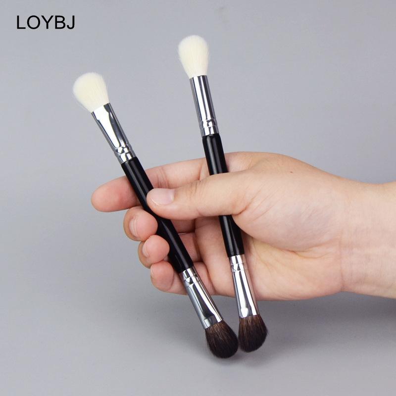 Makeup Brushes LOYBJ Goat Hair Eyeshadow Brush Nose Shadow Cosmetic Powder Eye Detail Highlight Double Head Make Up
Makeup Brushes LOYBJ Goat Hair Eyeshadow Brush Nose Shadow Cosmetic Powder Eye Detail Highlight Double Head Make Up