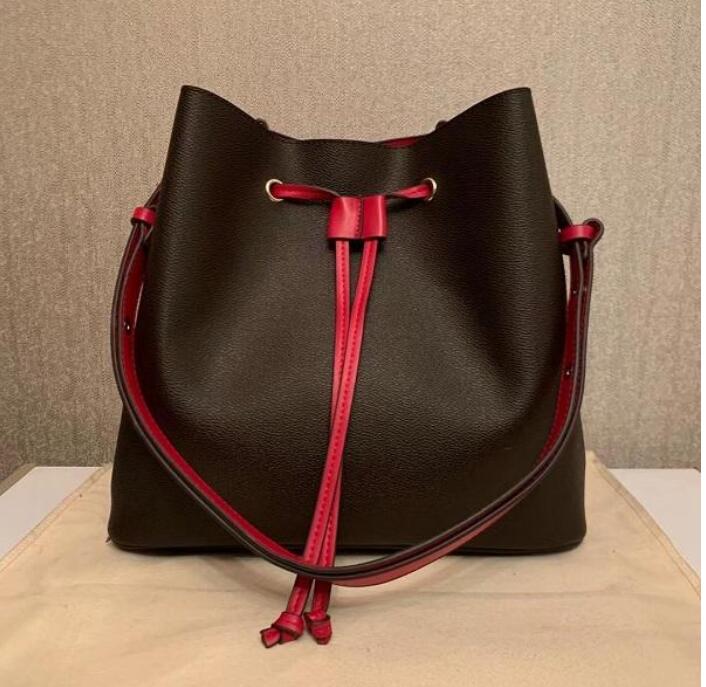 Luxury designer handbag LOULOU shaped seam leather ladies metal chain shoulder bag high quality flap bag messenger bag wholesale
Luxury designer handbag LOULOU shaped seam leather ladies metal chain shoulder bag high quality flap bag messenger bag wholesale