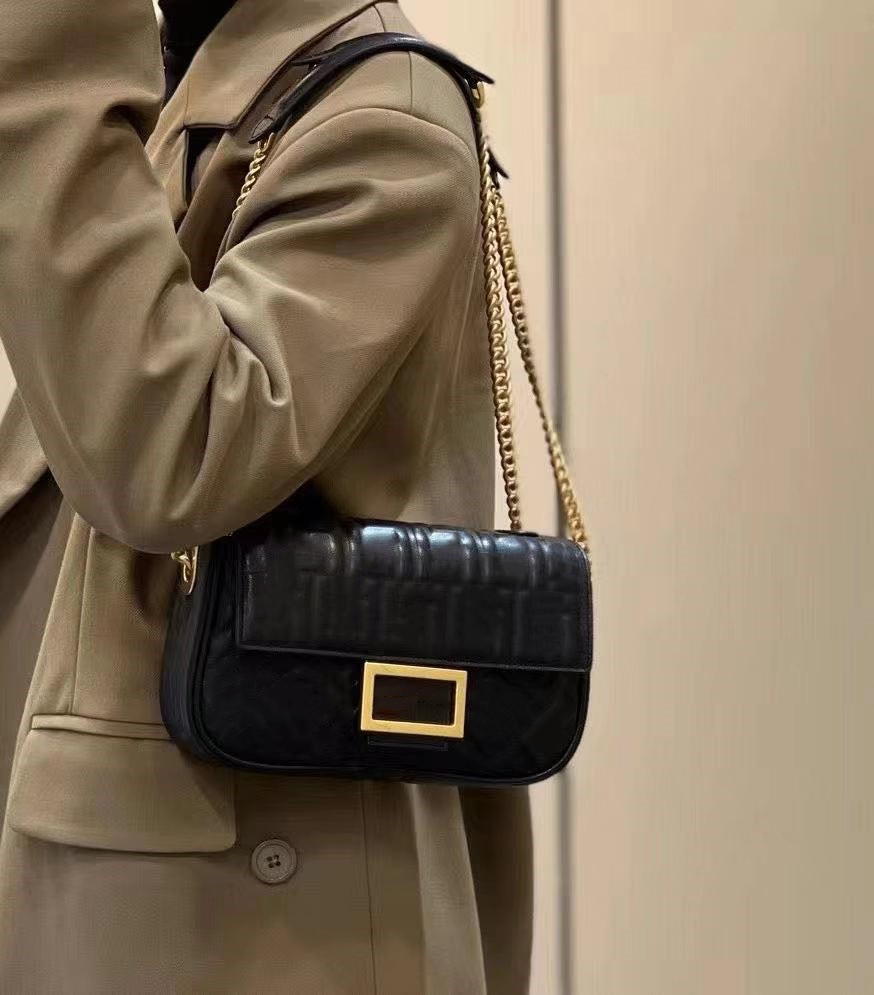Designer Bags Baguette Bag Handbags Crossbody Bags Shoulder bag Genuine Leather Embossed Fashion Magnetic Hasp Chain Bag High Quality F02, F3
Designer Bags Baguette Bag Handbags Crossbody Bags Shoulder bag Genuine Leather Embossed Fashion Magnetic Hasp Chain Bag High Quality F02, F3