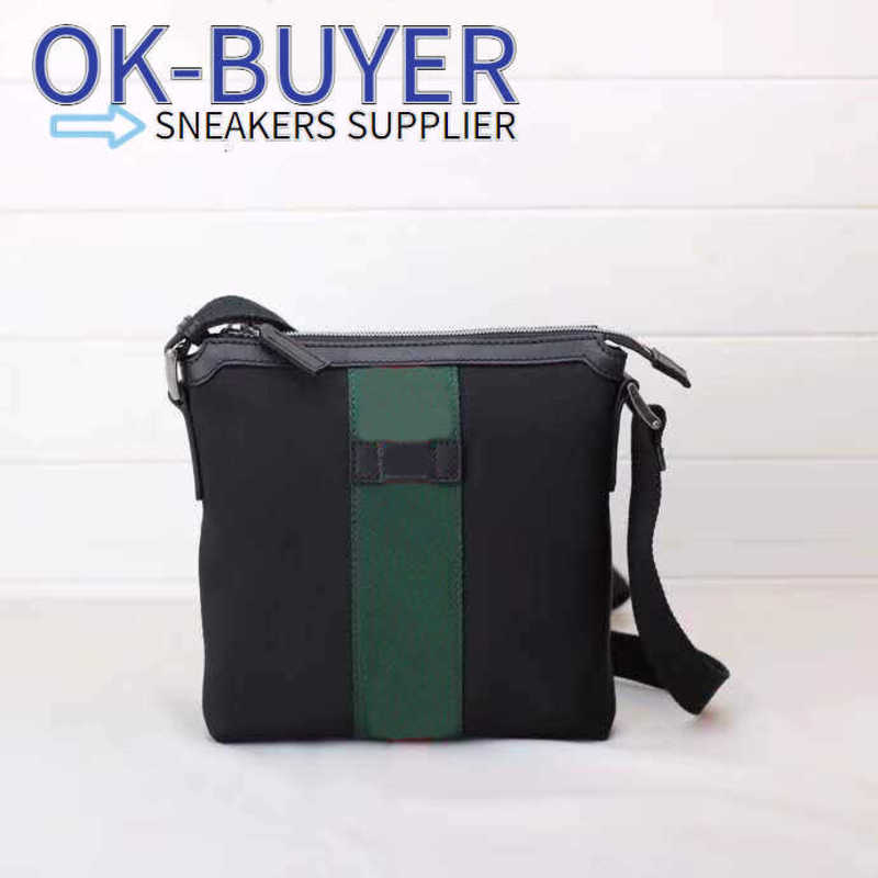 High end atmosphere, classic fashion, European and American style, high-end artificial canvas small postman bag, 21 * 22 4cm q072, Black
High end atmosphere, classic fashion, European and American style, high-end artificial canvas small postman bag, 21 * 22 4cm q072, Black