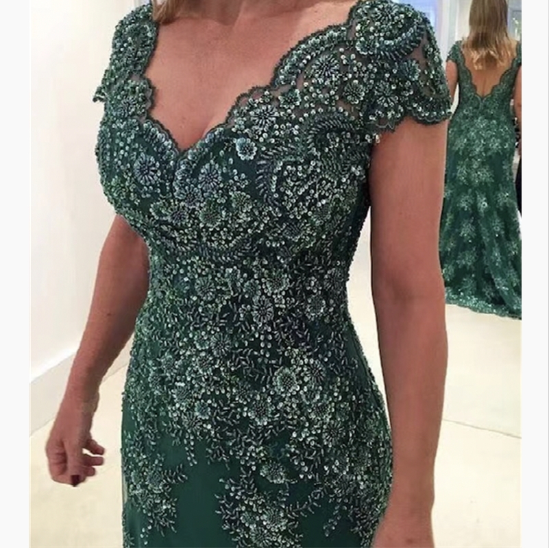 Dark Green Mother of the Bride Dresses V- Neck Beaded Lace Bow Belt Long Wedding Party Gowns Formal Evening Dress Plus Size
Dark Green Mother of the Bride Dresses V- Neck Beaded Lace Bow Belt Long Wedding Party Gowns Formal Evening Dress Plus Size