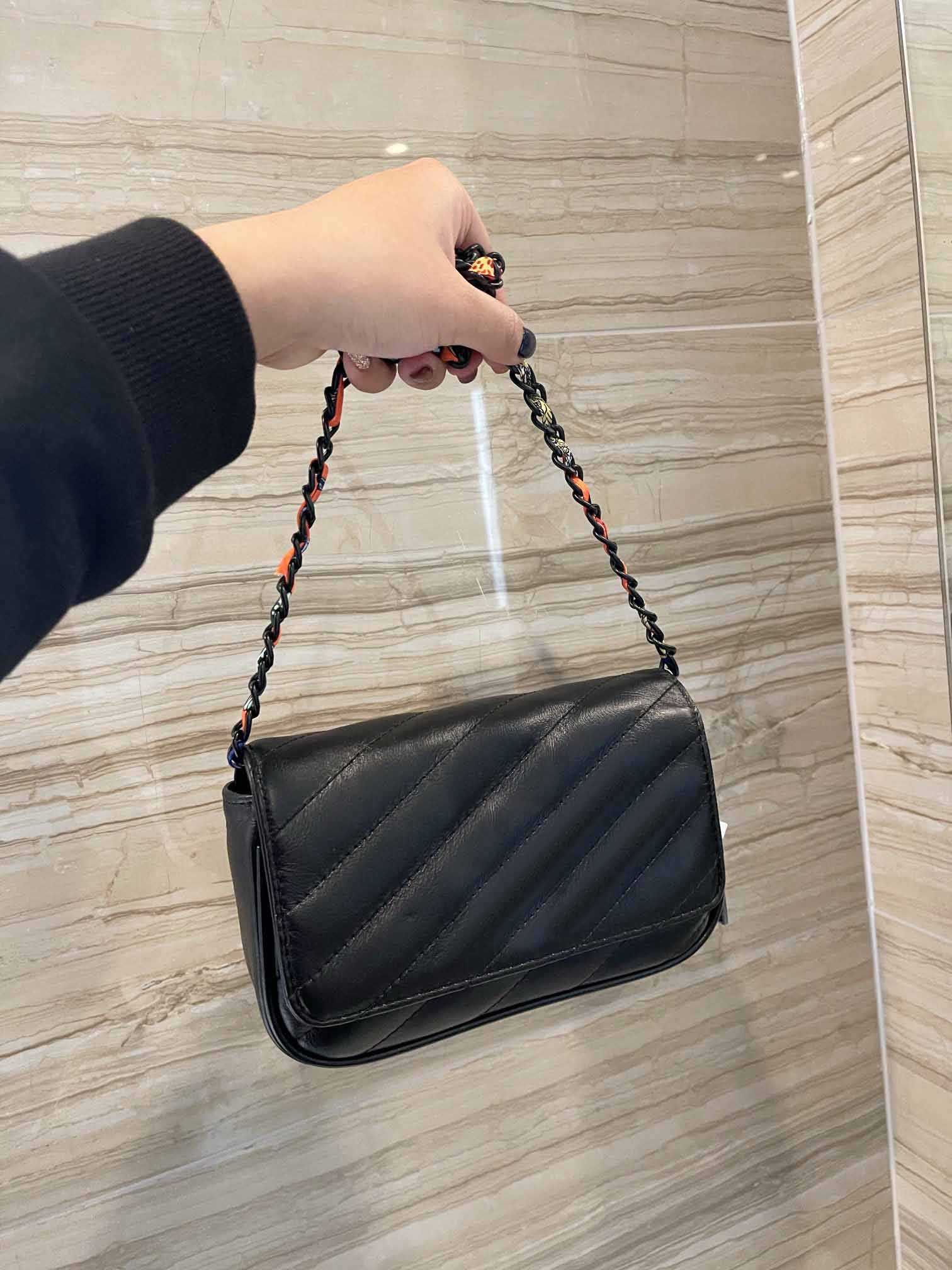 Luxury fashion brand bag designer classic large capacity flip wallet handbag ladies 3A + high quality leather one shoulder messenger, White bag black logo
Luxury fashion brand bag designer classic large capacity flip wallet handbag ladies 3A + high quality leather one shoulder messenger, White bag black logo