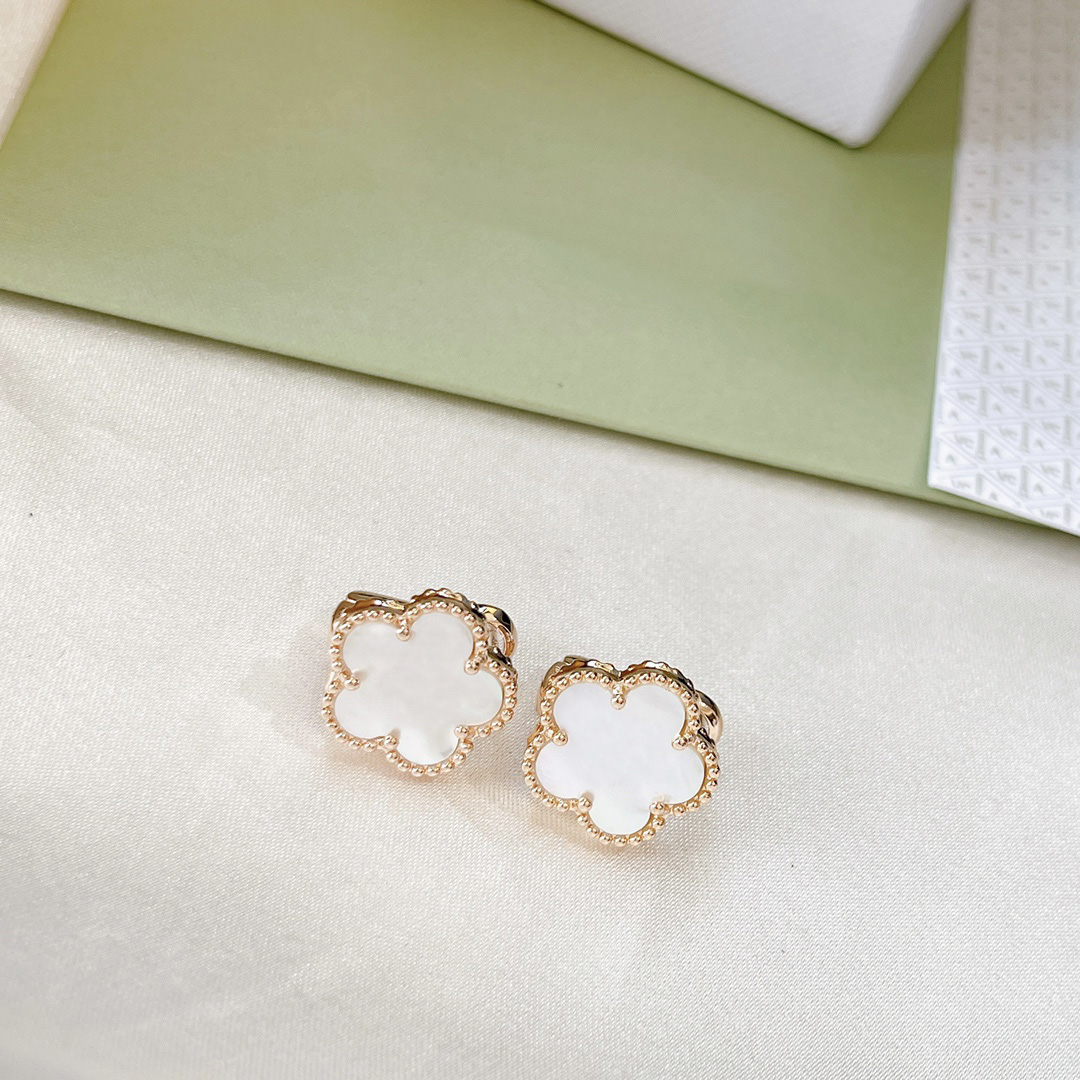 2021 Fashion High-end Jewelry Flower Earrings For Women Luxurys Designers Jewelry High Quality Ear Studs Delicate Temperament Earrings
2021 Fashion High-end Jewelry Flower Earrings For Women Luxurys Designers Jewelry High Quality Ear Studs Delicate Temperament Earrings