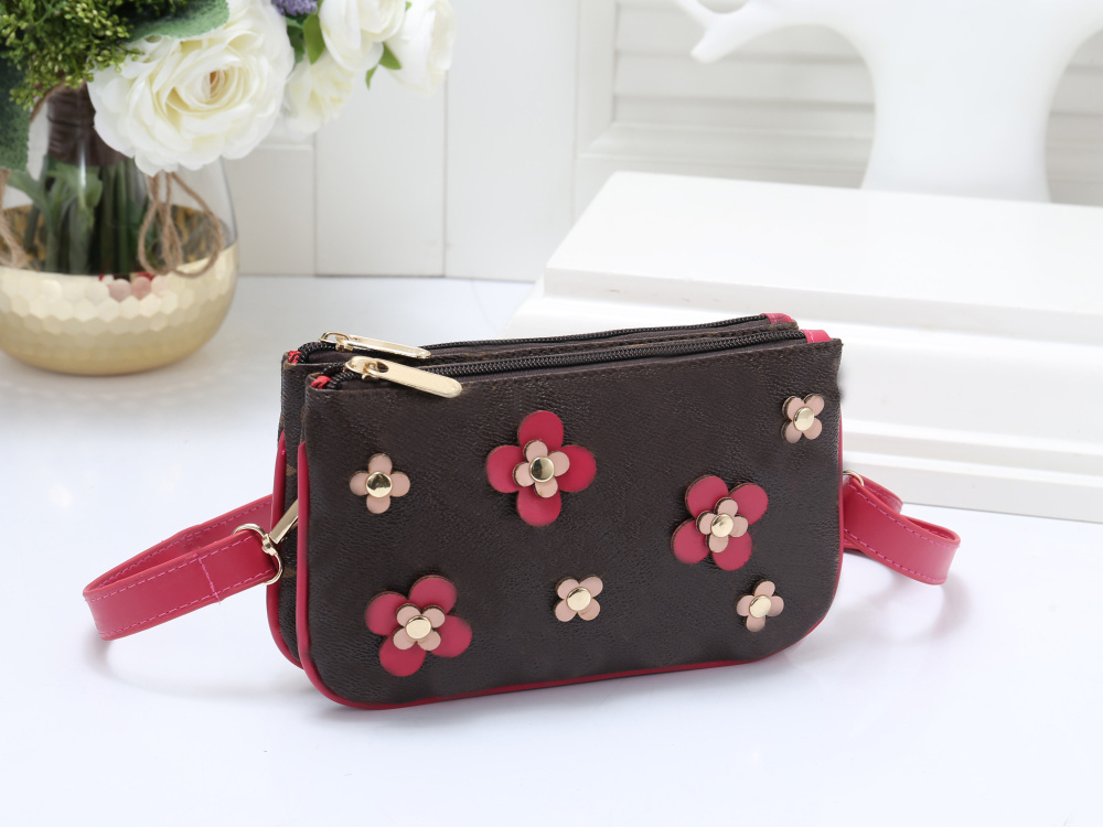 The latest women's handbag in 2021, flower fashion single shoulder bag, luxury leather, convenient tourism special
The latest women's handbag in 2021, flower fashion single shoulder bag, luxury leather, convenient tourism special
